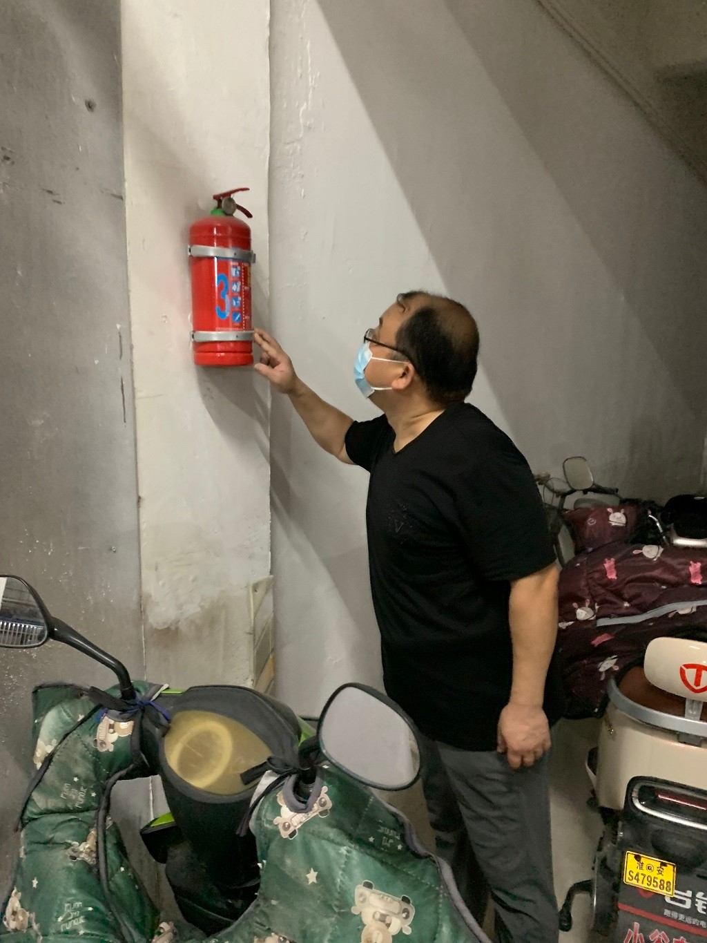 富丽瑞景苑公租房及地下停车场安全检查