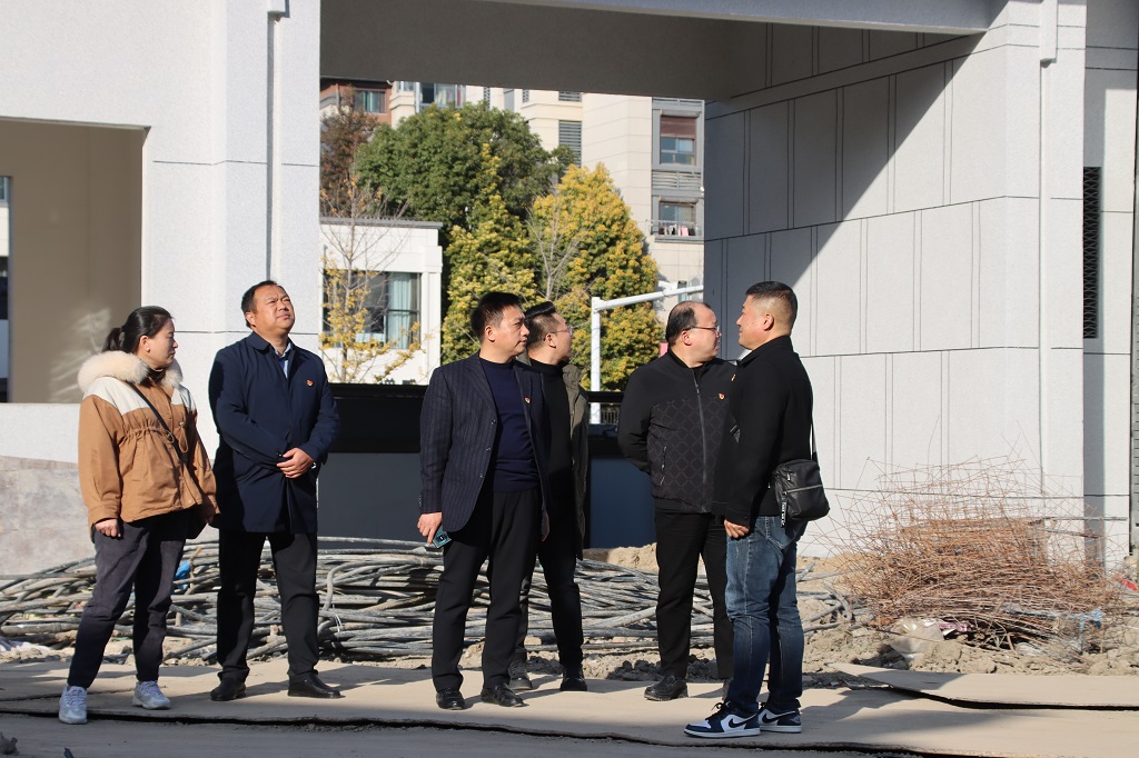 区房管中心党支部开展“三进三解大调研”活动