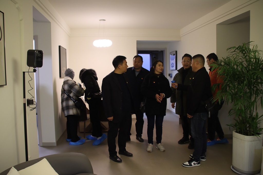 区房管中心党支部开展“三进三解大调研”活动