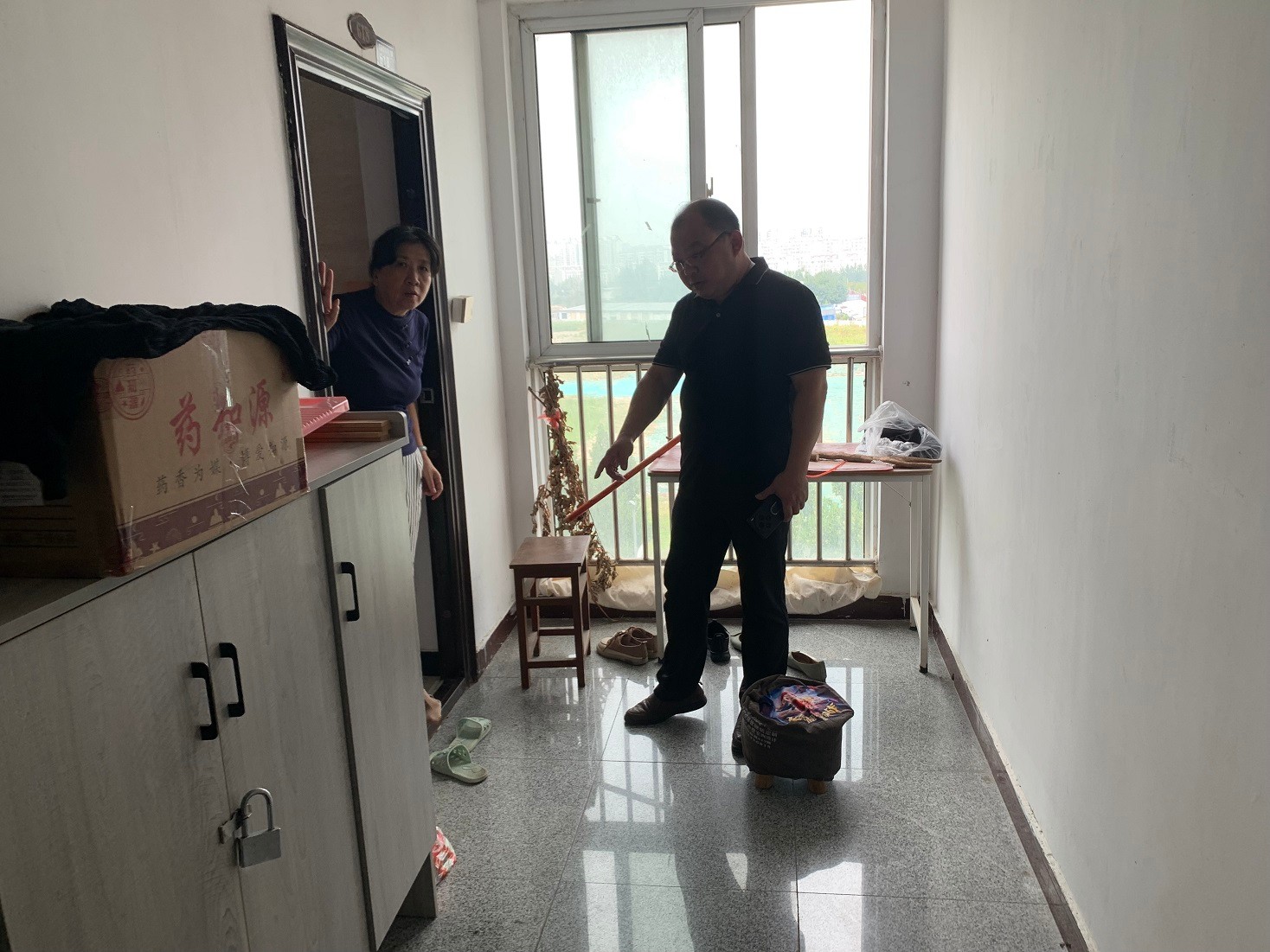 富丽瑞景苑公租房国庆节前安全检查